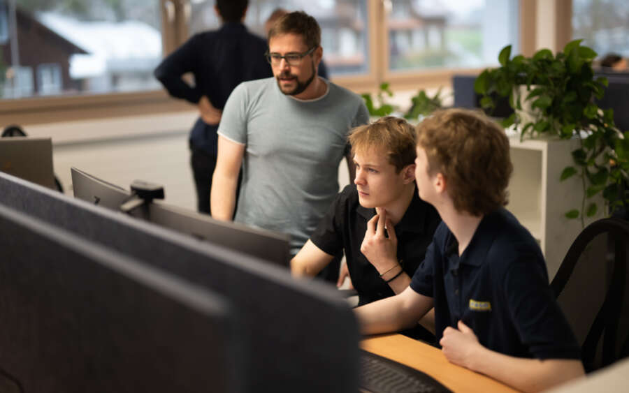 Besprechung am Arbeitsplatz1800px