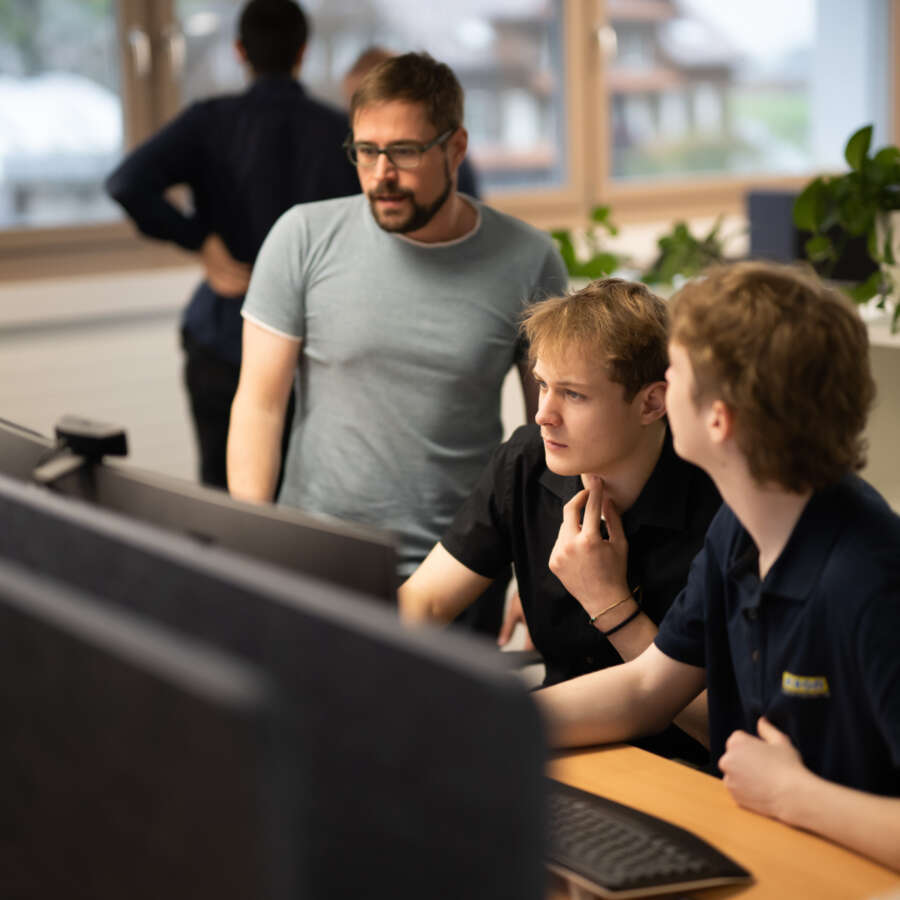 Besprechung am Arbeitsplatz1800px